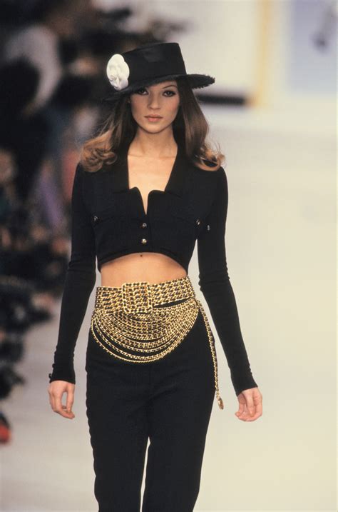 chanel 90s couture|90s model catwalk scenes.